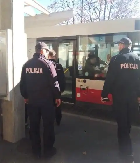 Sądeccy policjanci i pracownicy MPK prowadzili wspólne działania prewencyjne