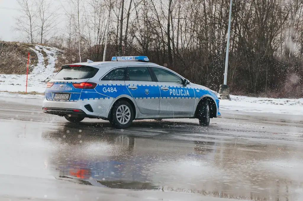 Fałszywi policjanci próbują wyłudzić pieniądze od starszych mieszkańców Sądecczyzny. Mundurowi ostrzegają