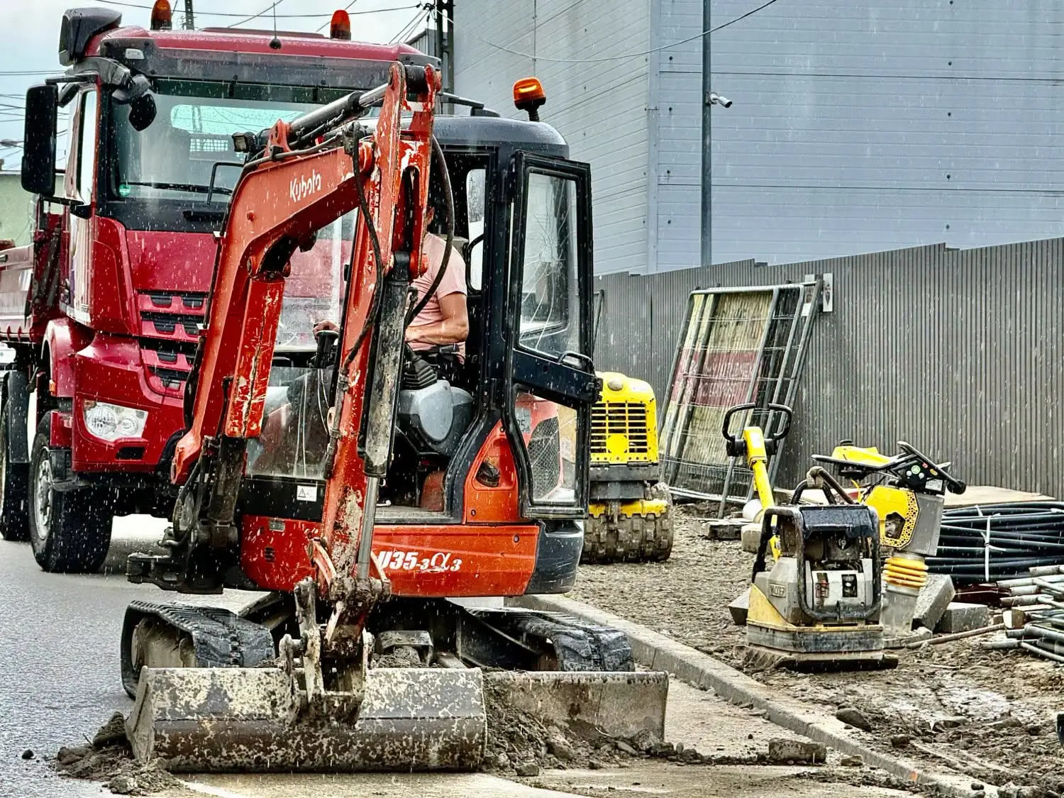 Rozbudowa sieci ciepłowniczej w Nowym Sączu. Trwają prace przy ulicy Chopina