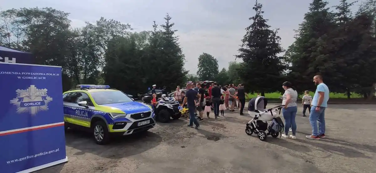 Piknik w Łużnej: Podczas imprezy policjanci promowali swój zawód i rozmawiali o bezpieczeństwie