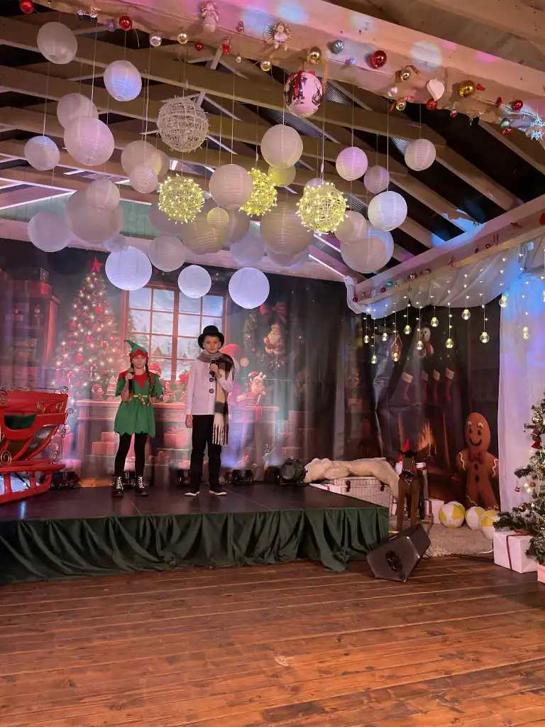 Duet z Łososiny Dolnej triumfuje na Mikołajkowym Talent Show