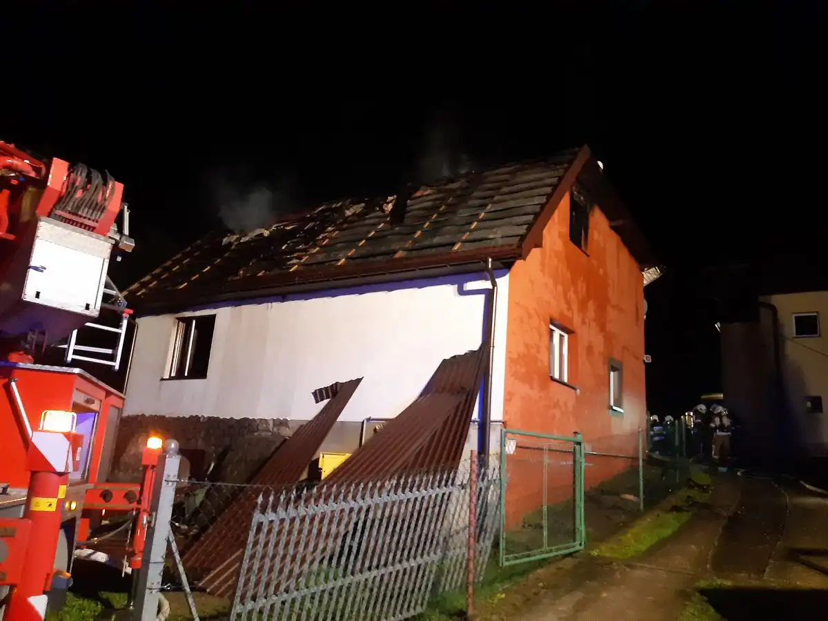 Pożar w Powroźniku. Paliło się poddasze budynku mieszkalnego