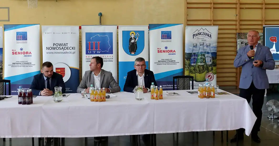 W jaki sposób aktywizować fizycznie osoby starsze? Dyskusja w SP nr 2 w Starym Sączu