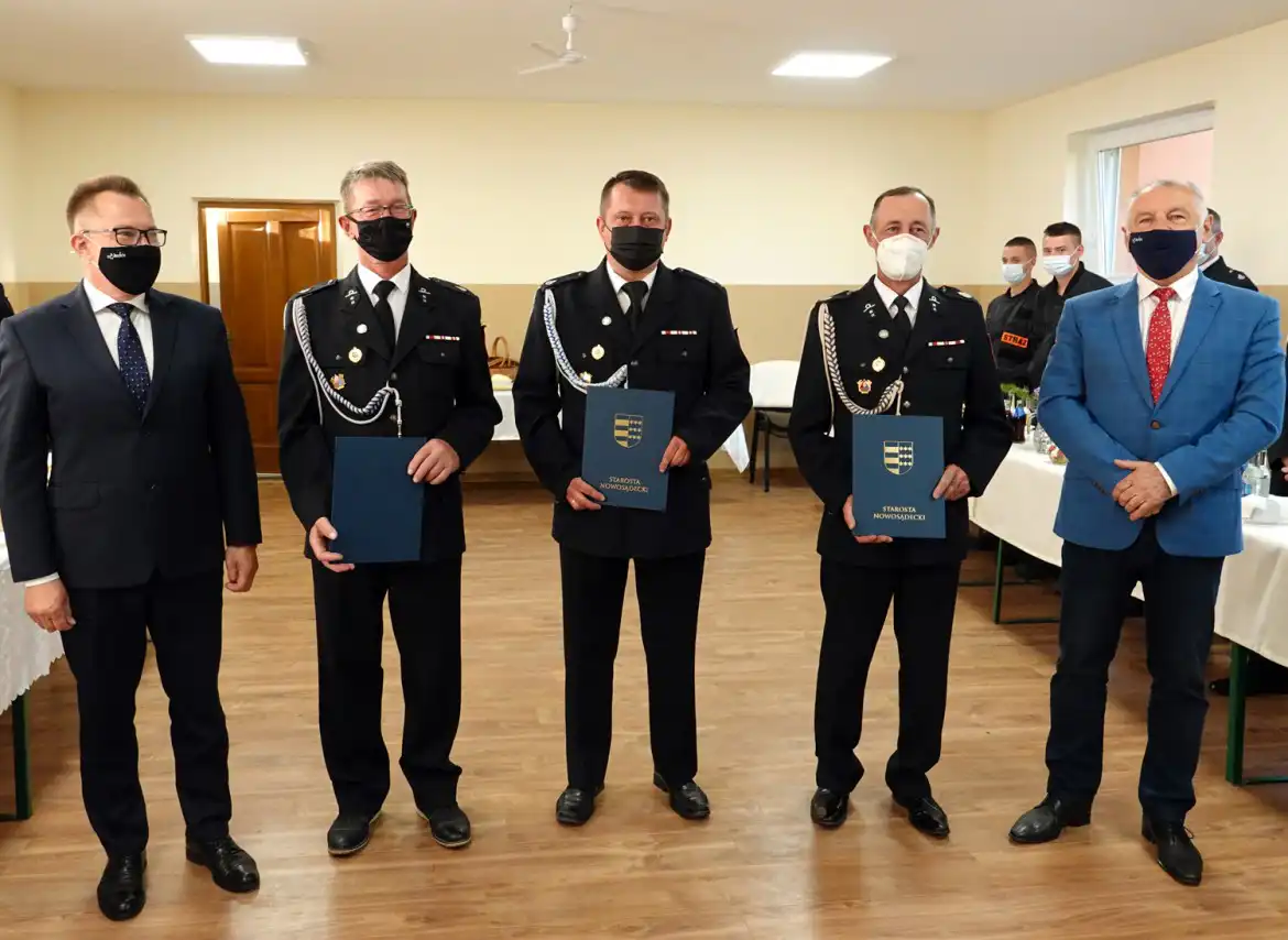 Promesa i honorowe odznaczenia dla strażaków ochotników z OSP w Zabrzeży