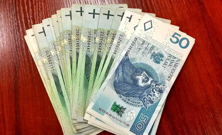 Krynica-Zdrój: Wybierał pieniądze z bankomatu. Został napadnięty i okradziony