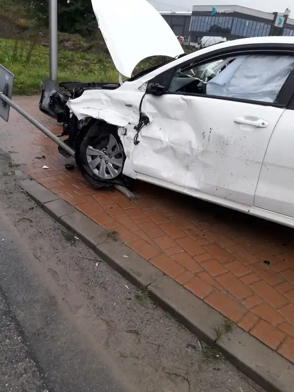 Kolizja w Starym Sączu. Zderzyły się dwa samochody osobowe