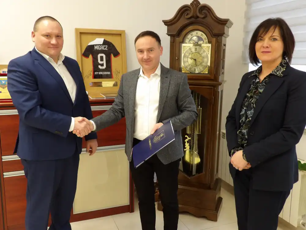 Podpisano umowę na przebudowę i rozbudowę drogi w Cieniawie