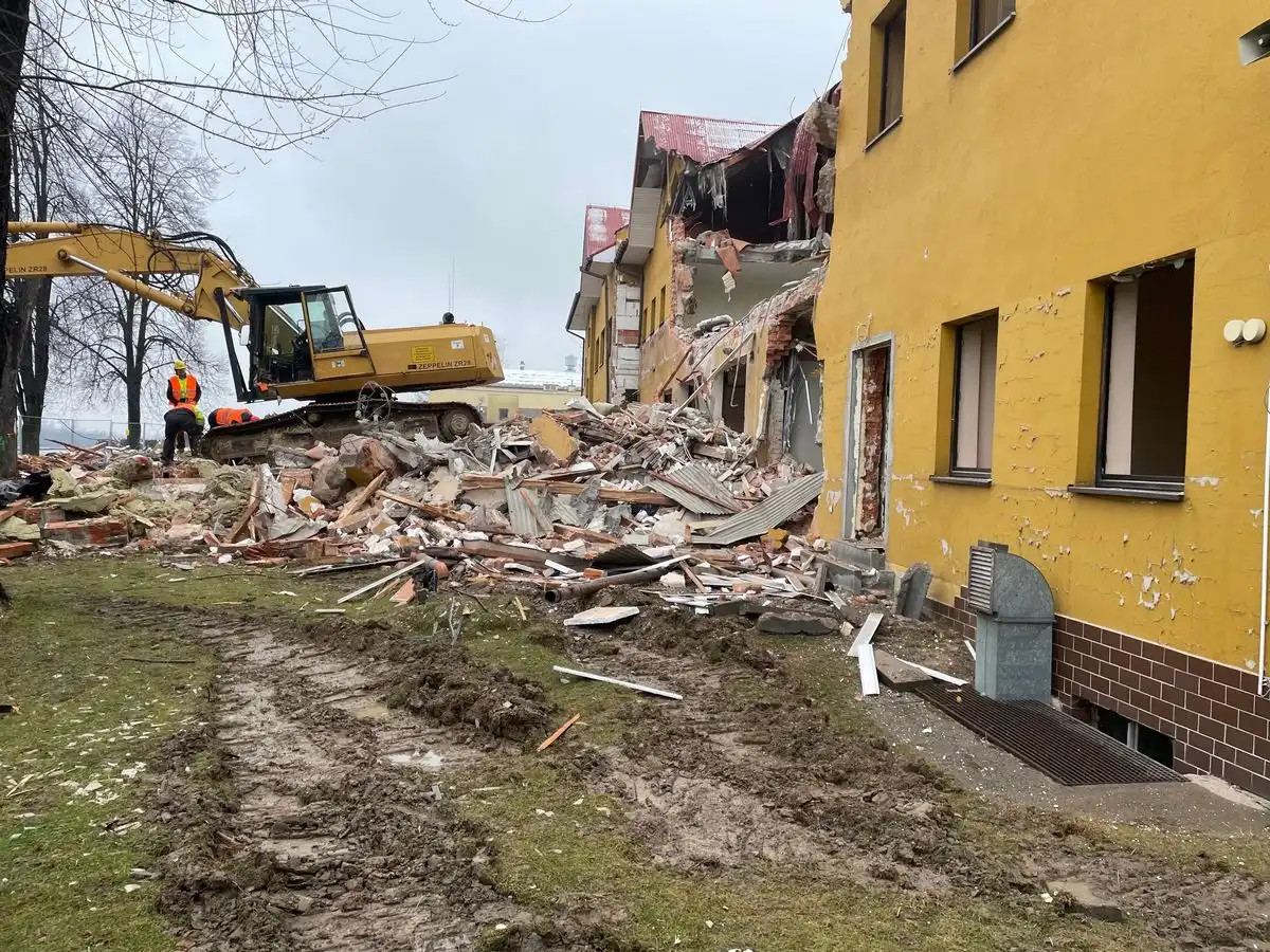 Trwa rozbiórka budynku JRG nr 2 w Nowym Sączu