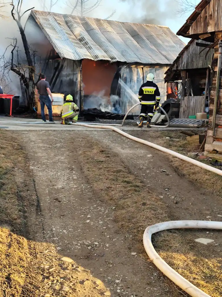 Pożar w Owieczce. Spłonął budynek gospodarczy