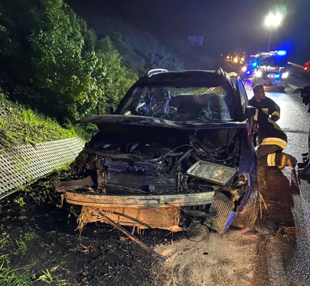 Nowa Wieś. Samochód osobowy wypadł z drogi. Dwie osoby w szpitalu