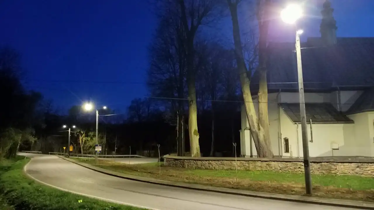 Nowe oświetlenie uliczne w Lipnicy Wielkiej gotowe. Wkrótce zacznie działać
