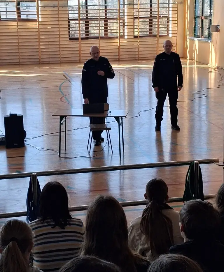 Kulisy służby w Policji. Spotkanie z uczniami w Krynicy-Zdroju