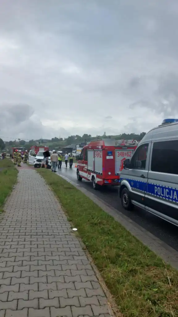 Wypadek na DK75. Dwie załogi OSP, JRG i ZRM w akcji