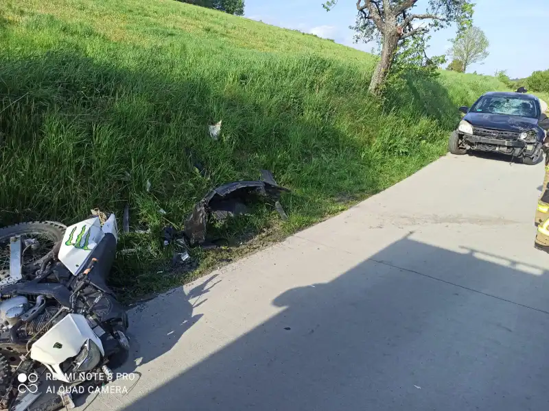 Wola Piskulina: Osobówka zderzyła się ze skuterem. Poszkodowany 22-latek trafił do szpitala