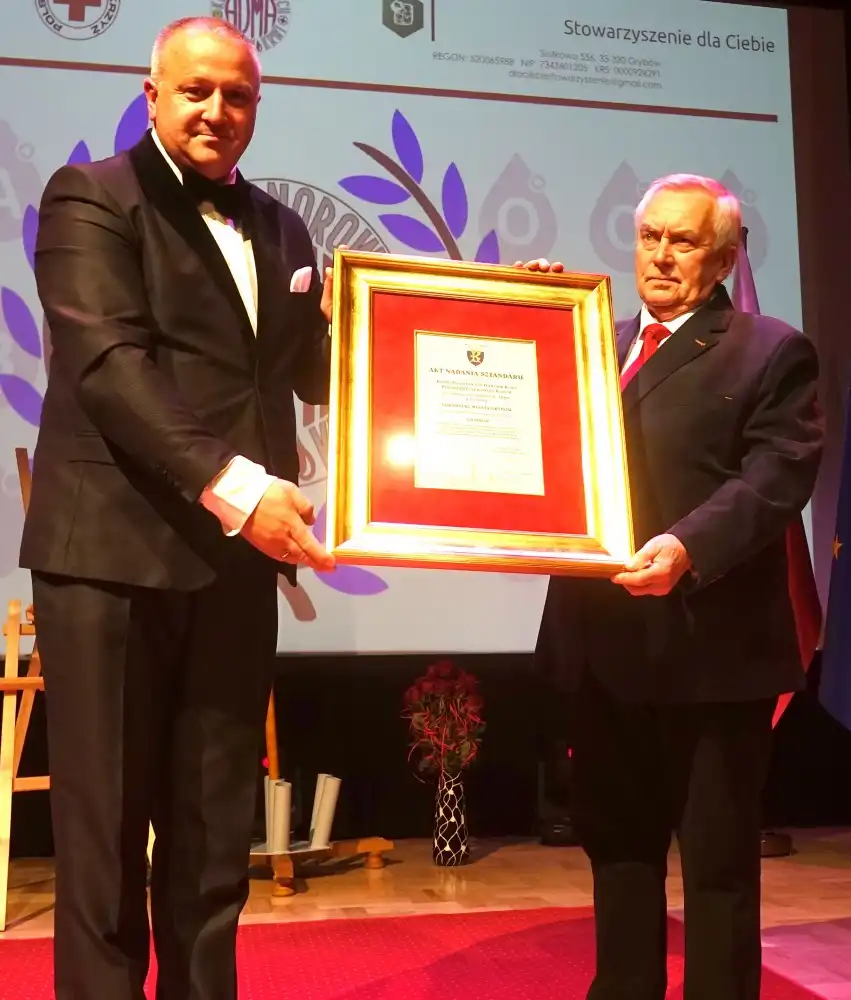 Sztandar HDK 'ADMA' w Grybowie poświęcony. Wyróżnienia dla krwiodawców