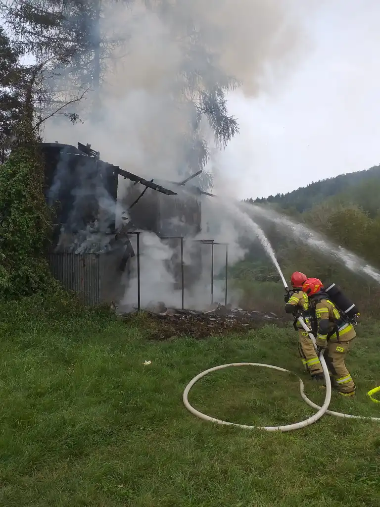 Pożar w Marcinkowicach. Spłonął drewniany budynek