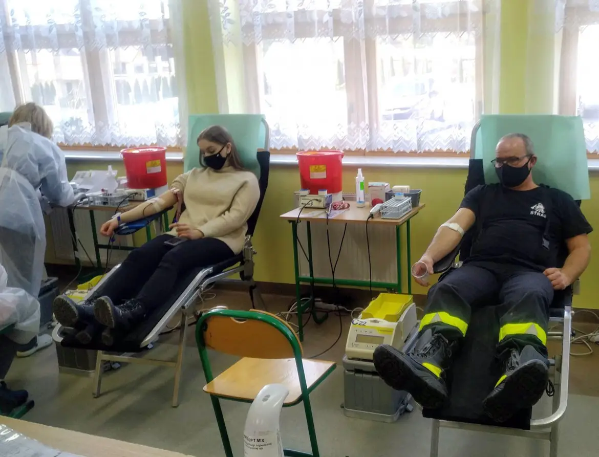 W Zespole Szkół w Łącku odbyła się akcja poboru krwi. Dawcy oddali ponad 13 litrów krwi