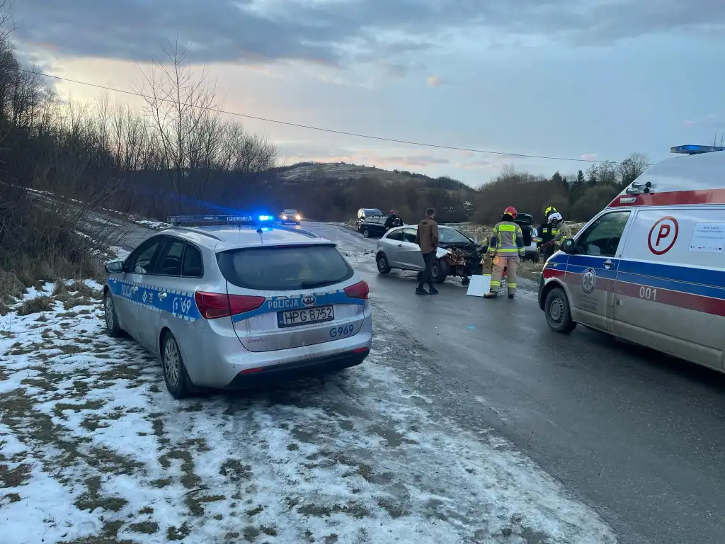 Wypadek na Zielonej. Karetka, strażacy i utrudnienia w ruchu