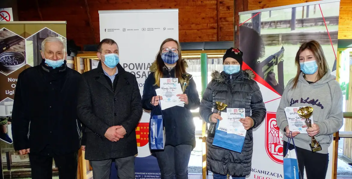 Na strzelnicy LOK w Nowym Sączu odbyły się Otwarte Powiatowe Zimowe Zawody Strzeleckie