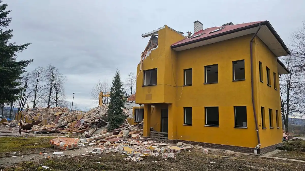 Trwa rozbiórka budynku JRG nr 2 w Nowym Sączu