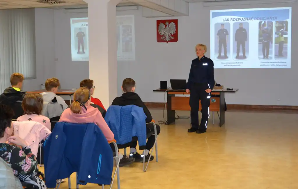 Uczniowie odwiedzili sądecka Komendę Policji