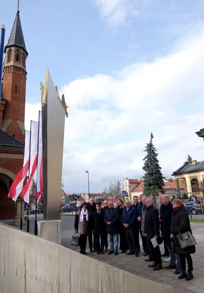 15 lat pamięci. Hołd ofiarom Katynia i Smoleńska