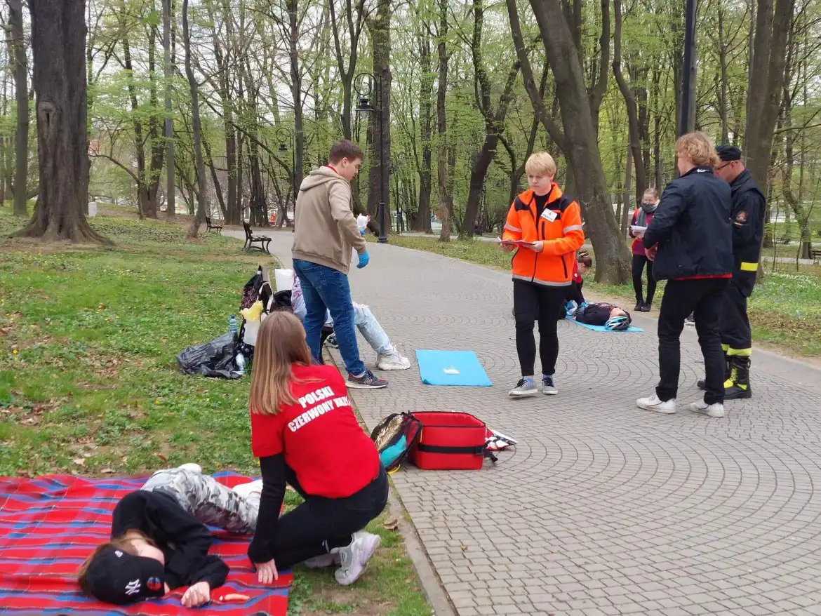 Uczniowie LO w Starym Sączu z sukcesami w Rejonowych Mistrzostwach Pierwszej Pomocy