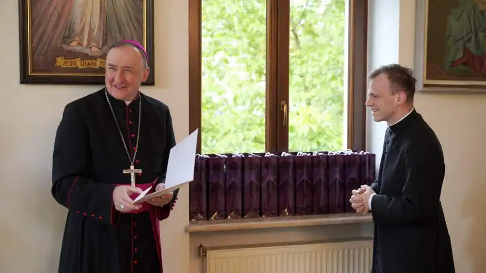 Biskup Andrzej Jeż wręczył nominacje na pierwsze parafie 14 neoprezbiterom diecezji tarnowskiej