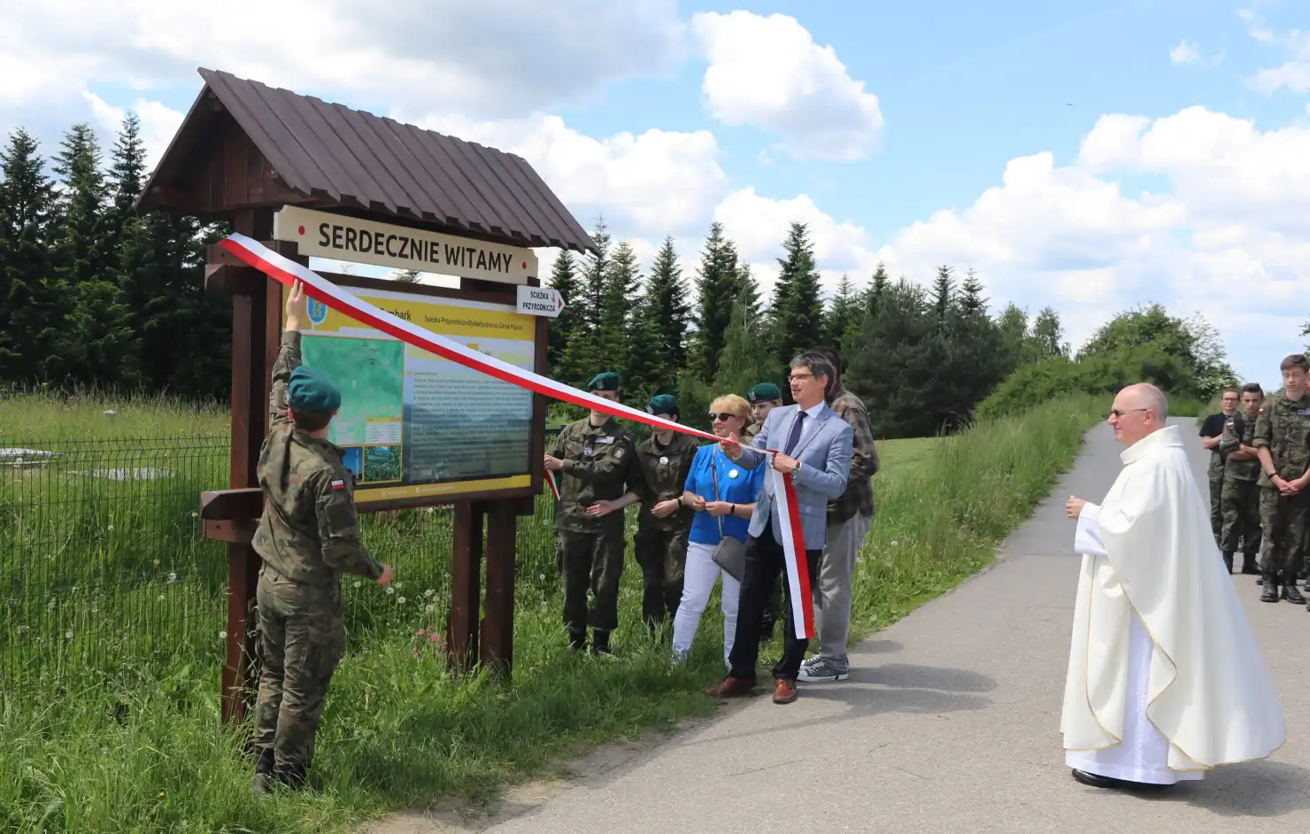 W Tymbarku po raz czternasty zorganizowano Rajd Górski „ Szlakiem Papieskim”