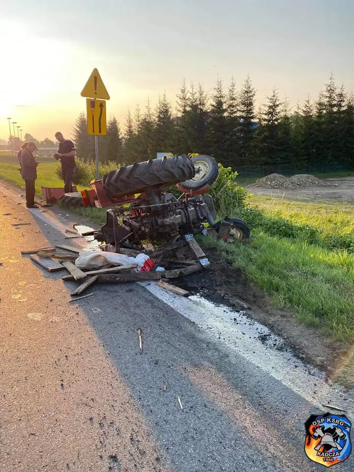 Wypadek w Jazowsku. Ranny traktorzysta trafił do szpitala