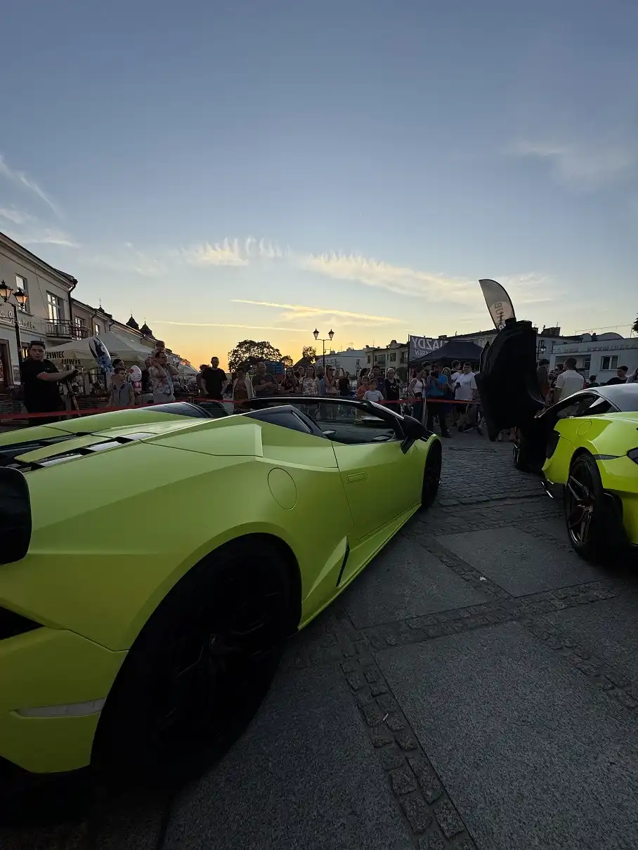 Ferrari, Lamborghini i szczytny cel. Super samochody spełniają marzenia dzieci i zbierają pieniądze na karetki. Już w ten piątek i sobotę w Bochni
