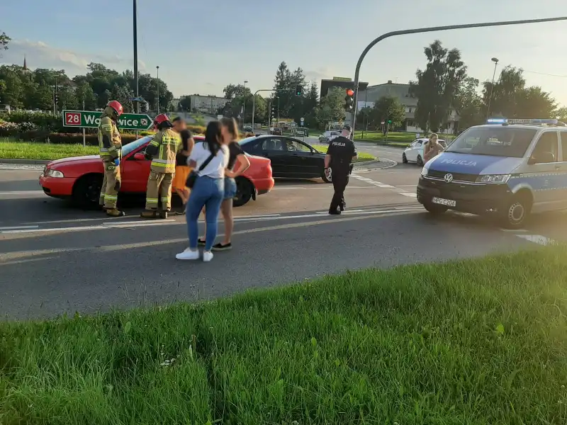 Kraksa na Rondzie Solidarności w Nowym Sączu