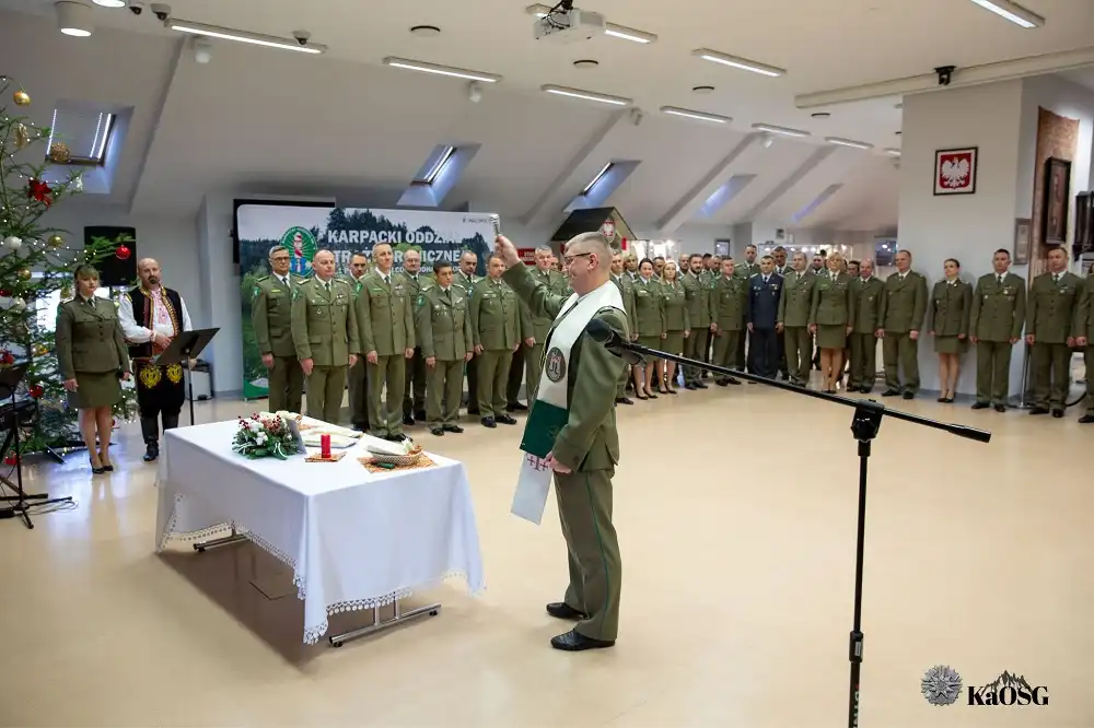 Święta w Karpackim Oddziale SG. Tradycja, życzenia i Betlejemskie Światło Pokoju