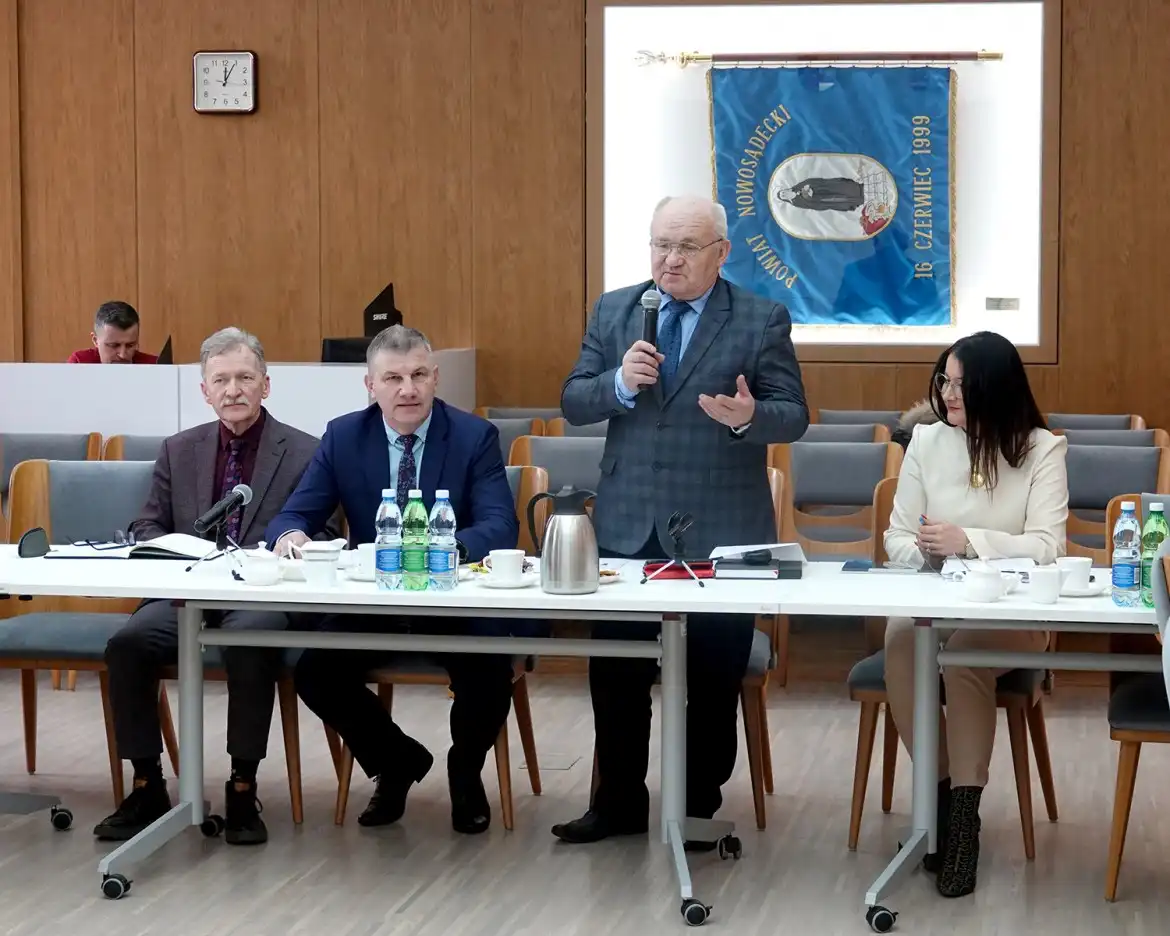 W Starostwie Powiatowym dyskutowano o bezpieczeństwie dzieci i młodzieży