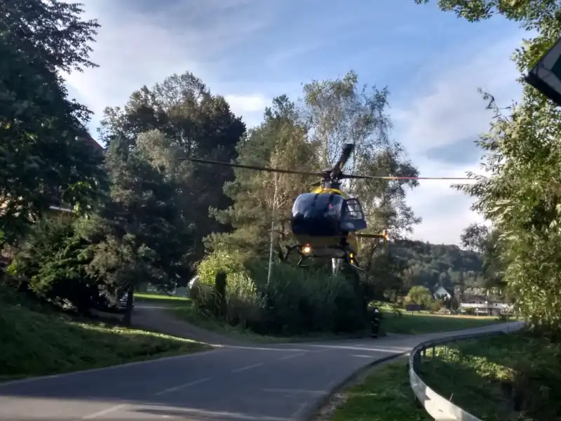 Wypadek w Przydonicy. Samochód zderzył się z hulajnogą. W akcji śmigłowiec LPR