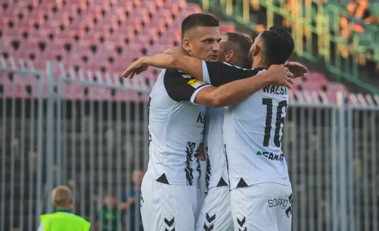 Słaby oraz Tokarz na dłużej w Sandecji