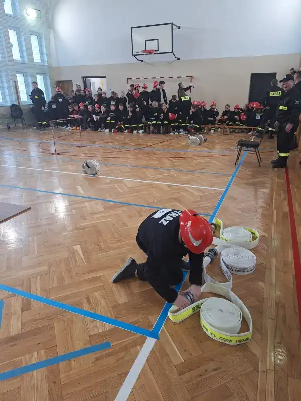 Młodzi strażacy na start! Gminne Halowe Zawody Sportowo-Pożarnicze w Łabowej