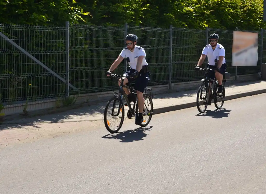W miejskich parkach i na ścieżkach rowerowych w okolicy Nowego Sącza pojawiły się patrole rowerowe