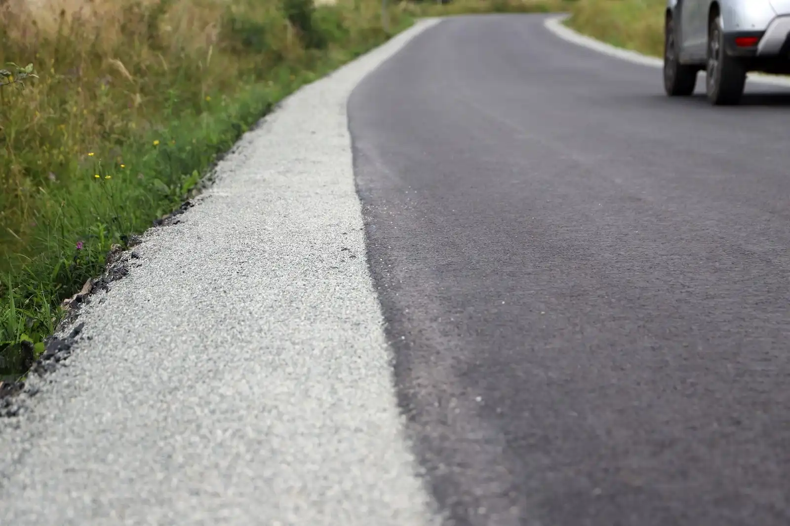 Prace drogowe w gminie Limanowa zakończone: Nowe nawierzchnie, pobocza i zjazdy
