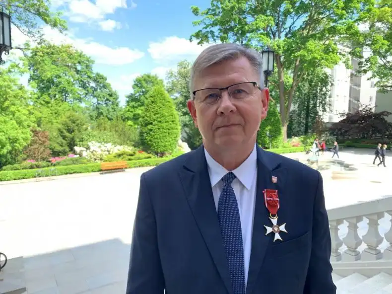 Marszałek Witold Kozłowski odznaczony Krzyżem Oficerskim Orderu Odrodzenia Polski