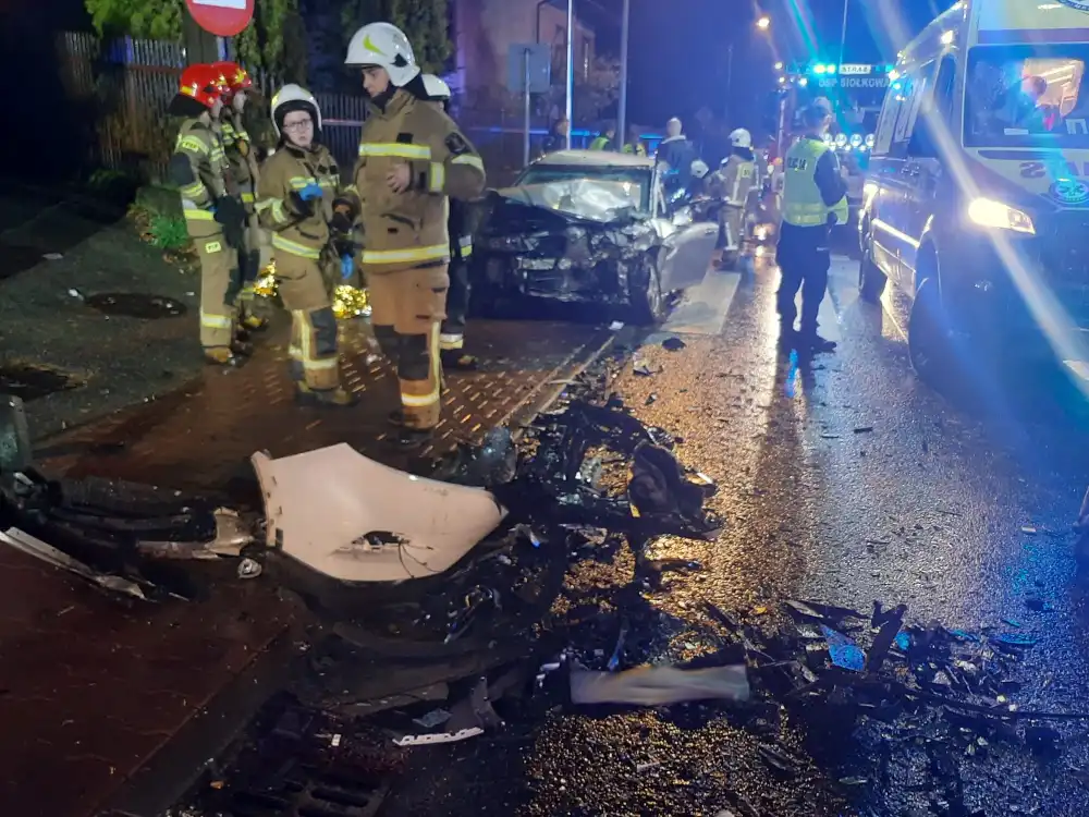 Wypadek w Grybowie. Cztery osoby poszkodowane. Jedna była zakleszczona w aucie