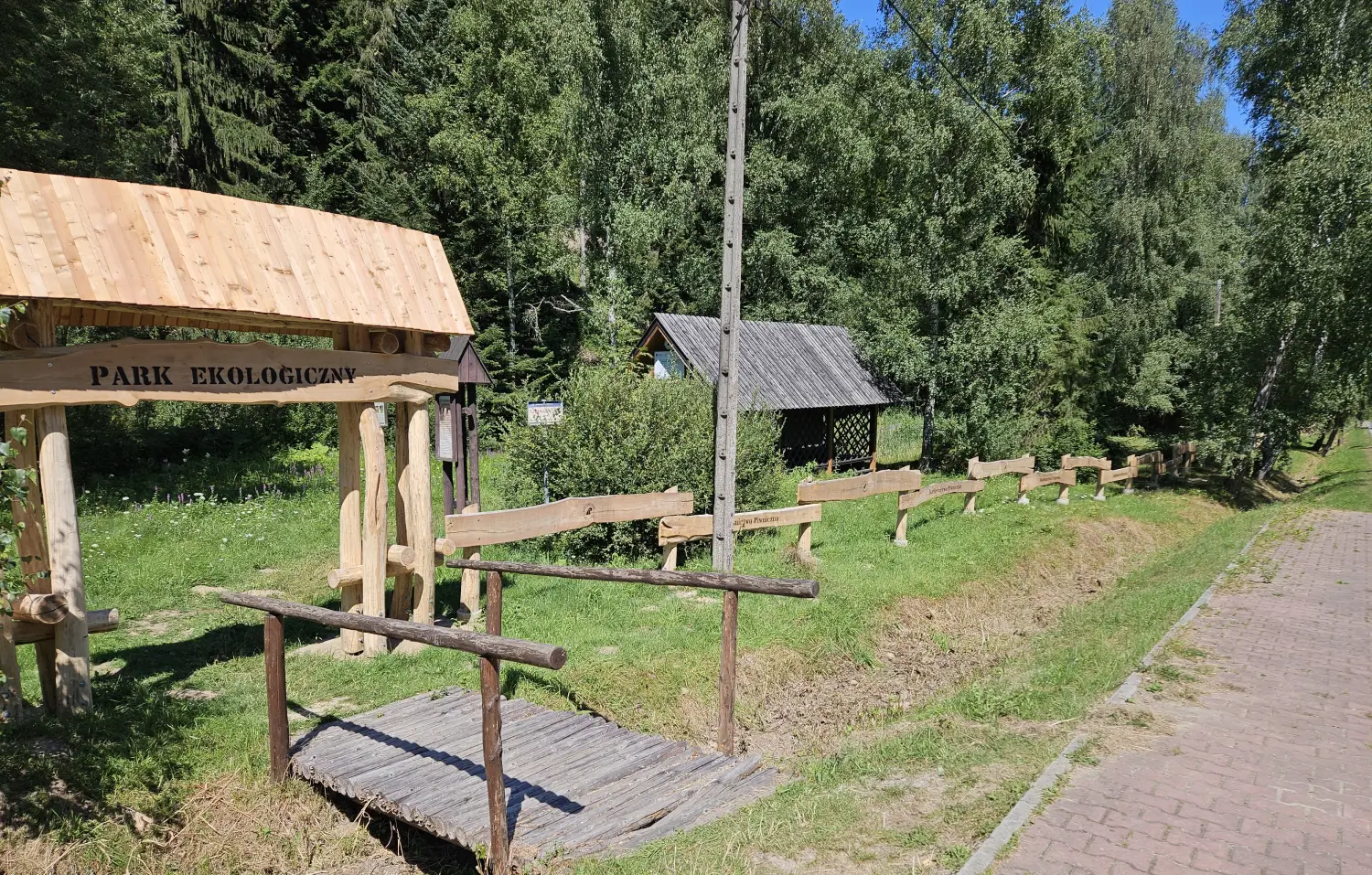 Park Ekologiczny w Rytrze ma nowe ogrodzenie. Pojawiły się charakterystyczne bramy