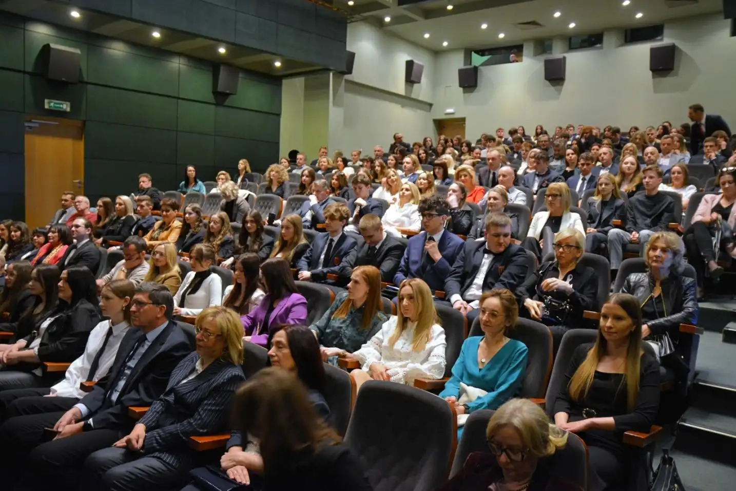 Angażują się w działania na rzecz społeczności lokalnej wzbogacając dorobek regionu. Trzej pedagodzy nagrodzeni Złotymi Krzyżami Małopolski