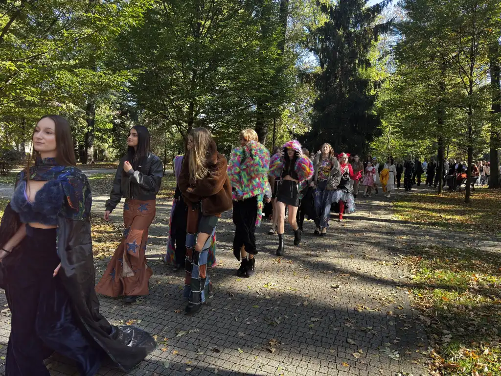 Kolorowy pochód literackich bohaterów przemaszerował ulicami Nowego Sącza