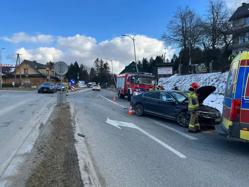Wypadek na Krzyżówce. Jedna osoba poszkodowana
