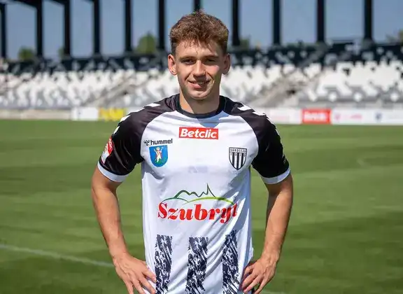 Szeregi “Biało-Czarnych” zasila Eryk Pieczarka
