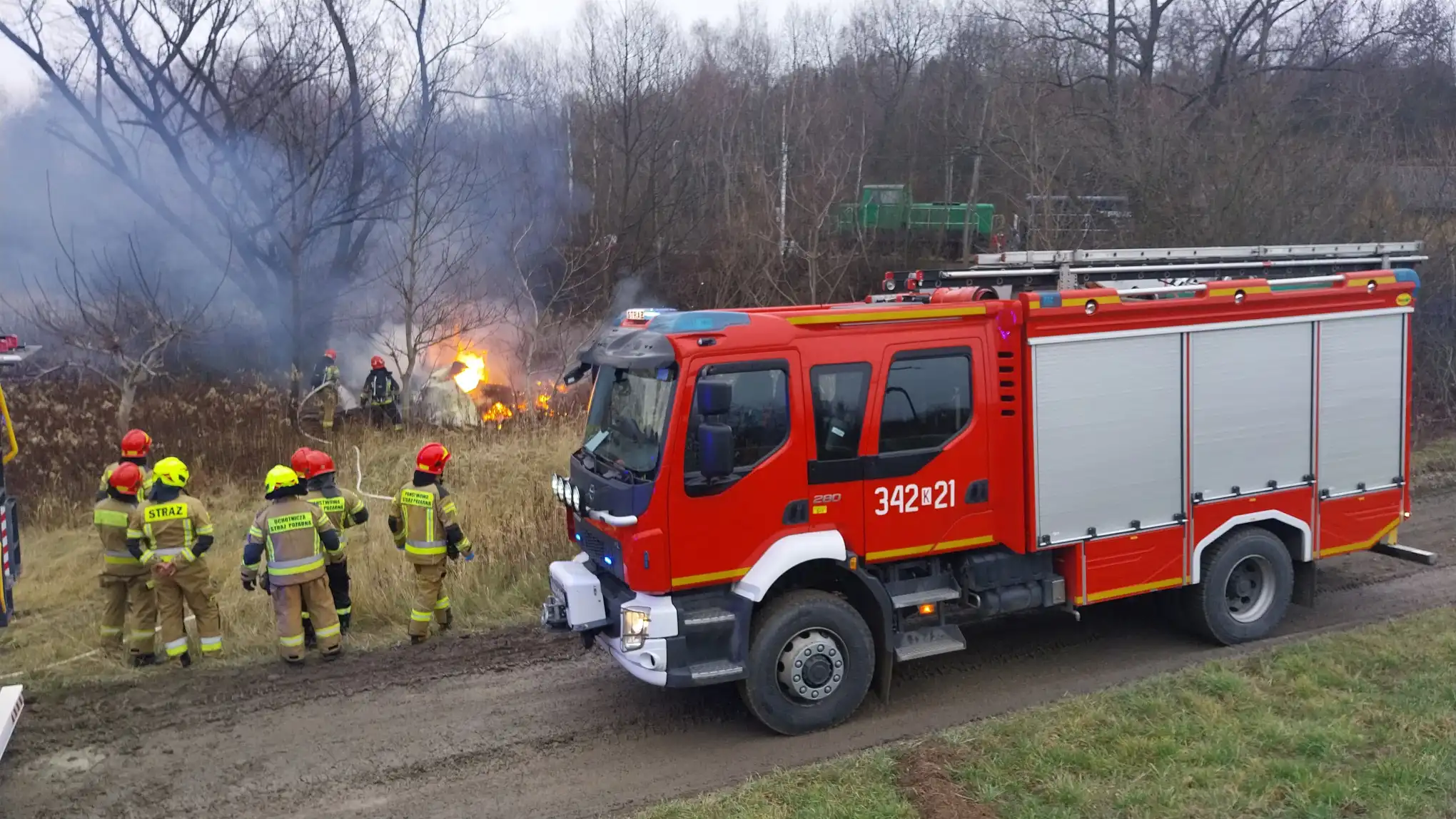 Dym i płomienie w Nowym Sączu. Strażacy w akcji na Elektrodowej
