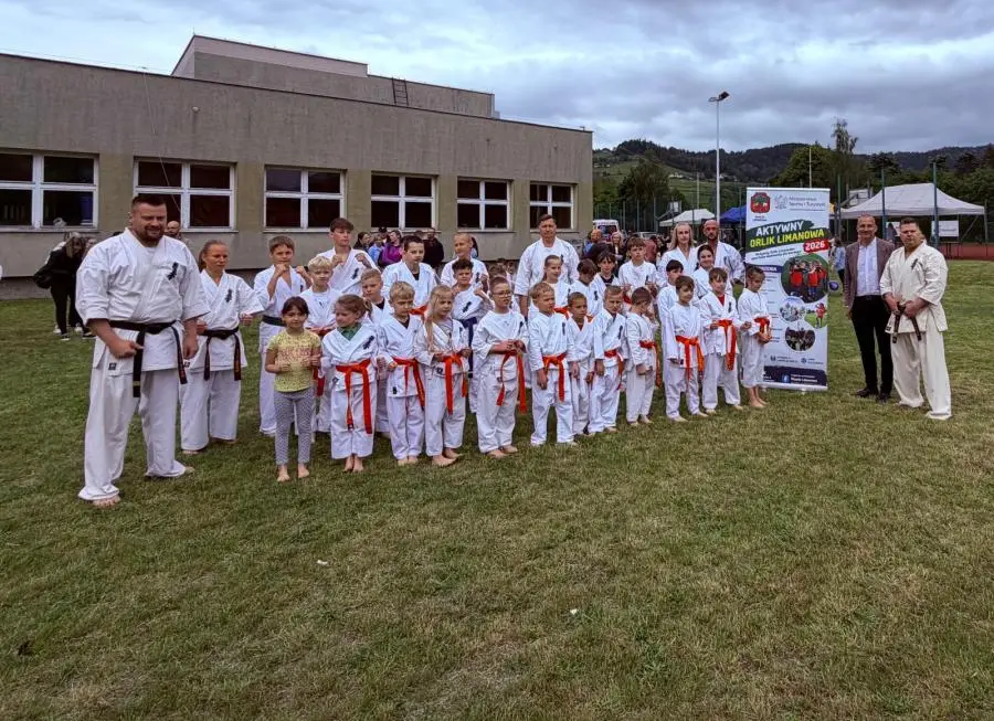 Karate, piłka nożna i konkursy. Tak bawiono się na limanowskim Orliku