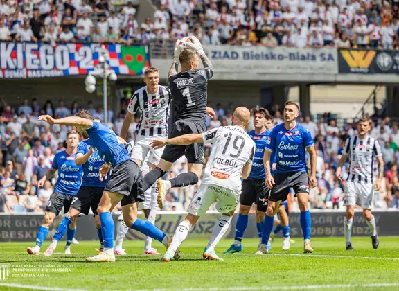 Podbeskidzie wraca na zaplecze Ekstraklasy. Sandecja pokonana 3:1