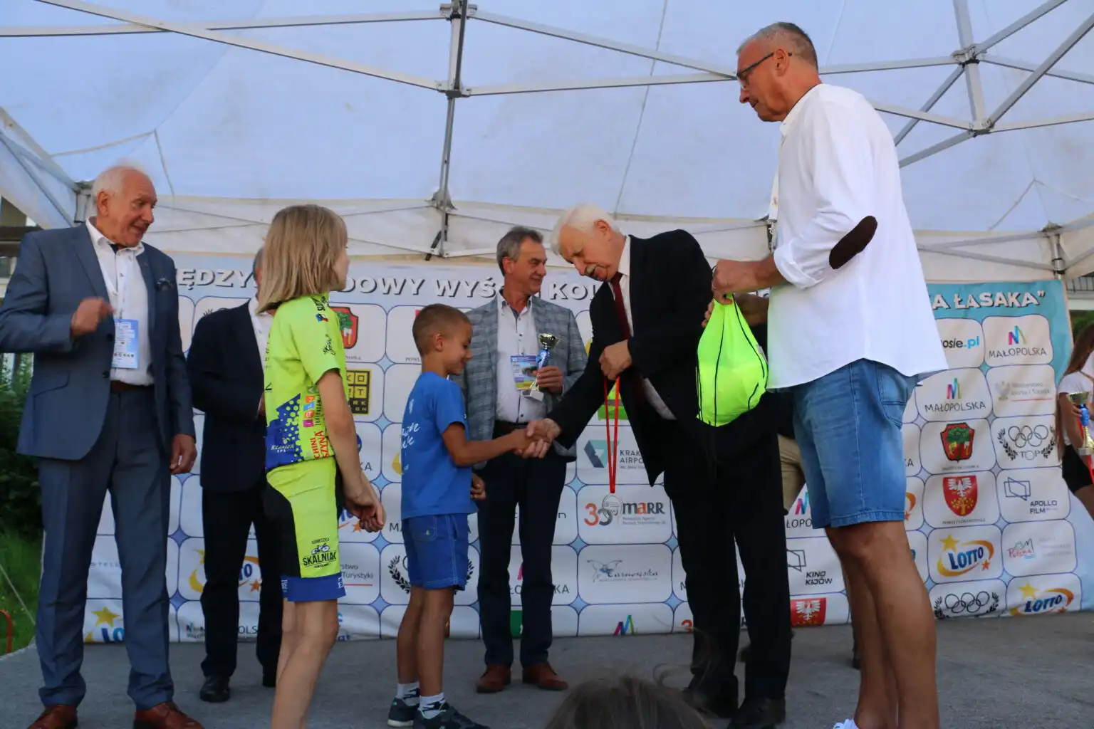 Mini Wyścig Henryka Łasaka w Limanowej. Wzięło w nim udział 100 młodych kolarzy